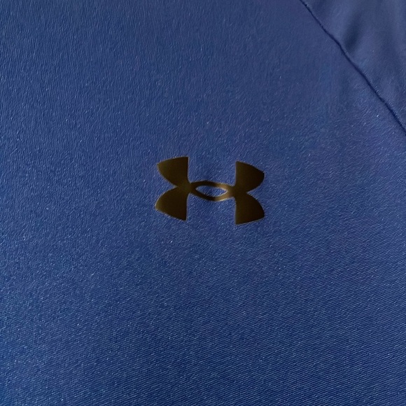 Men’s under armor, loose heat gear, short sleeve T-shirt, like new small - Picture 2 of 5